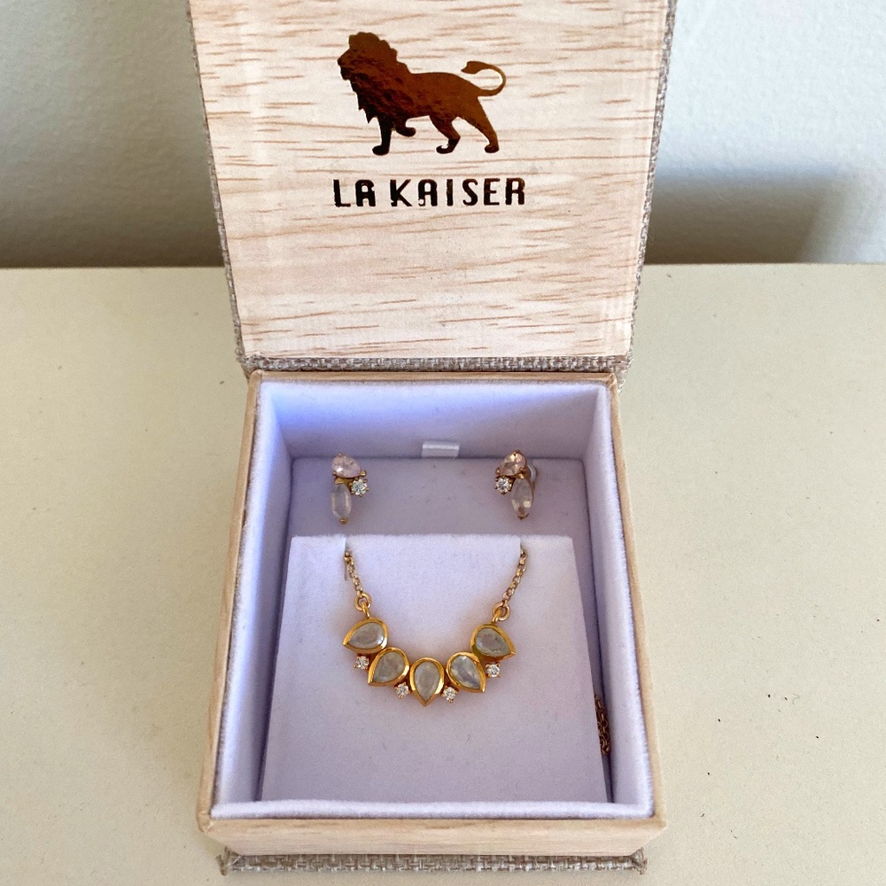 La Kaiser Gold Necklace & Earrings Set